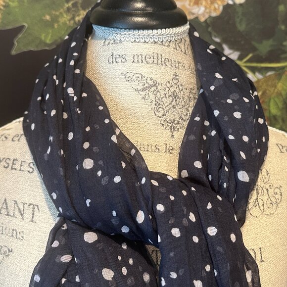 CRINKLE FASHION SCARF:PRE-OWNED NAVY W/RANDOM WHITE SPOTS - Picture 2 of 9